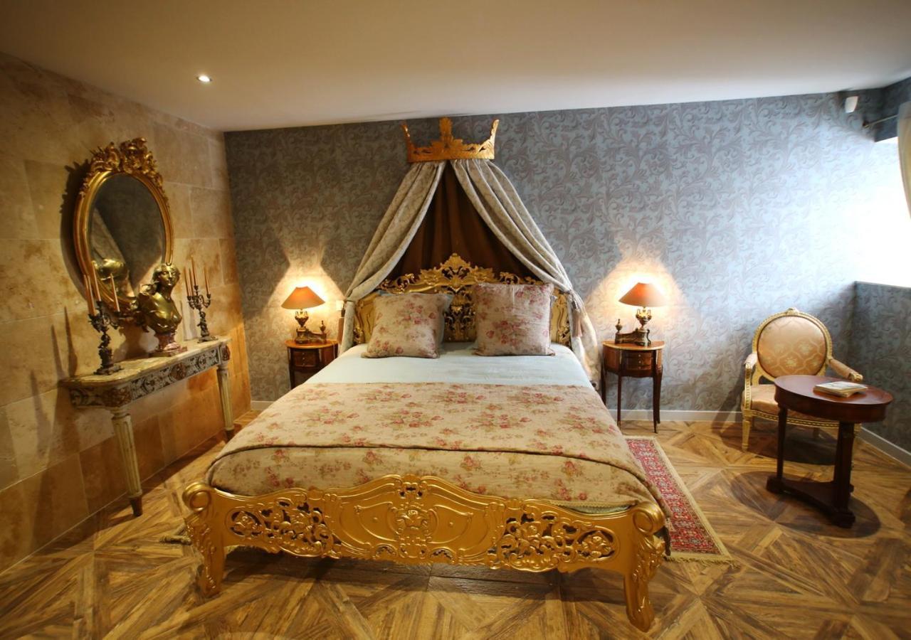 Chateau Des Perichons Poncins Bagian luar foto