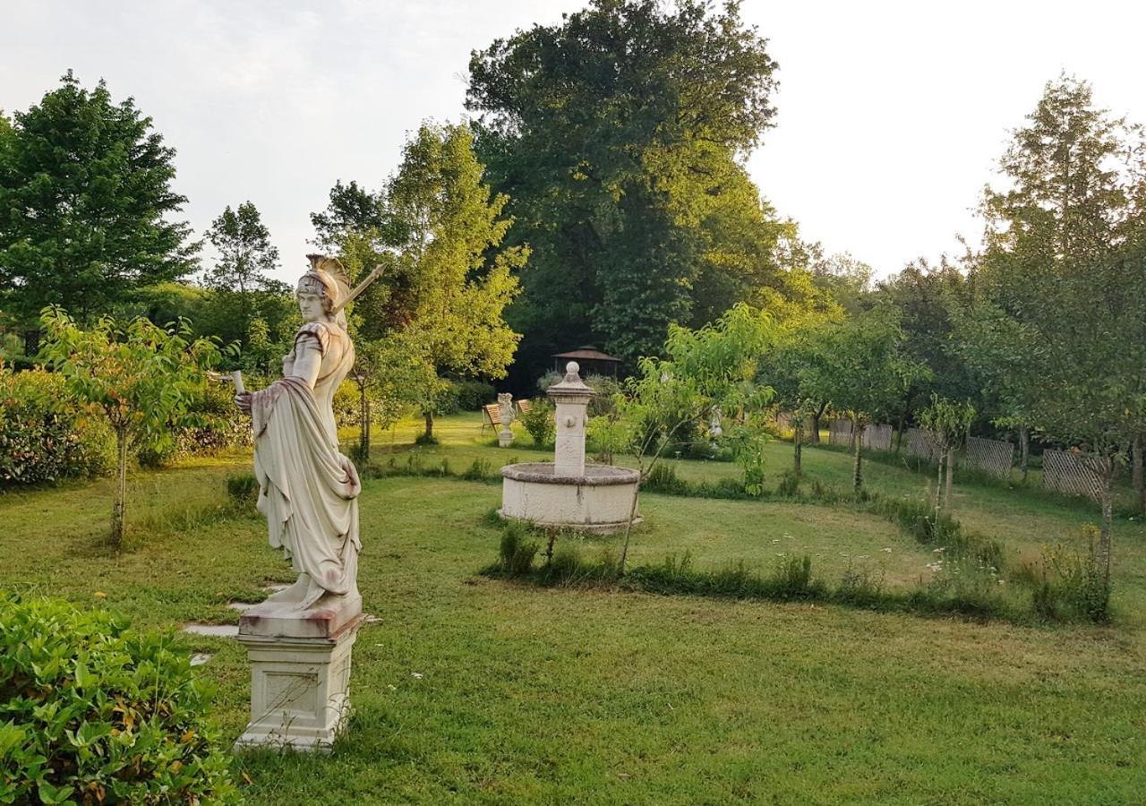 Chateau Des Perichons Poncins Bagian luar foto