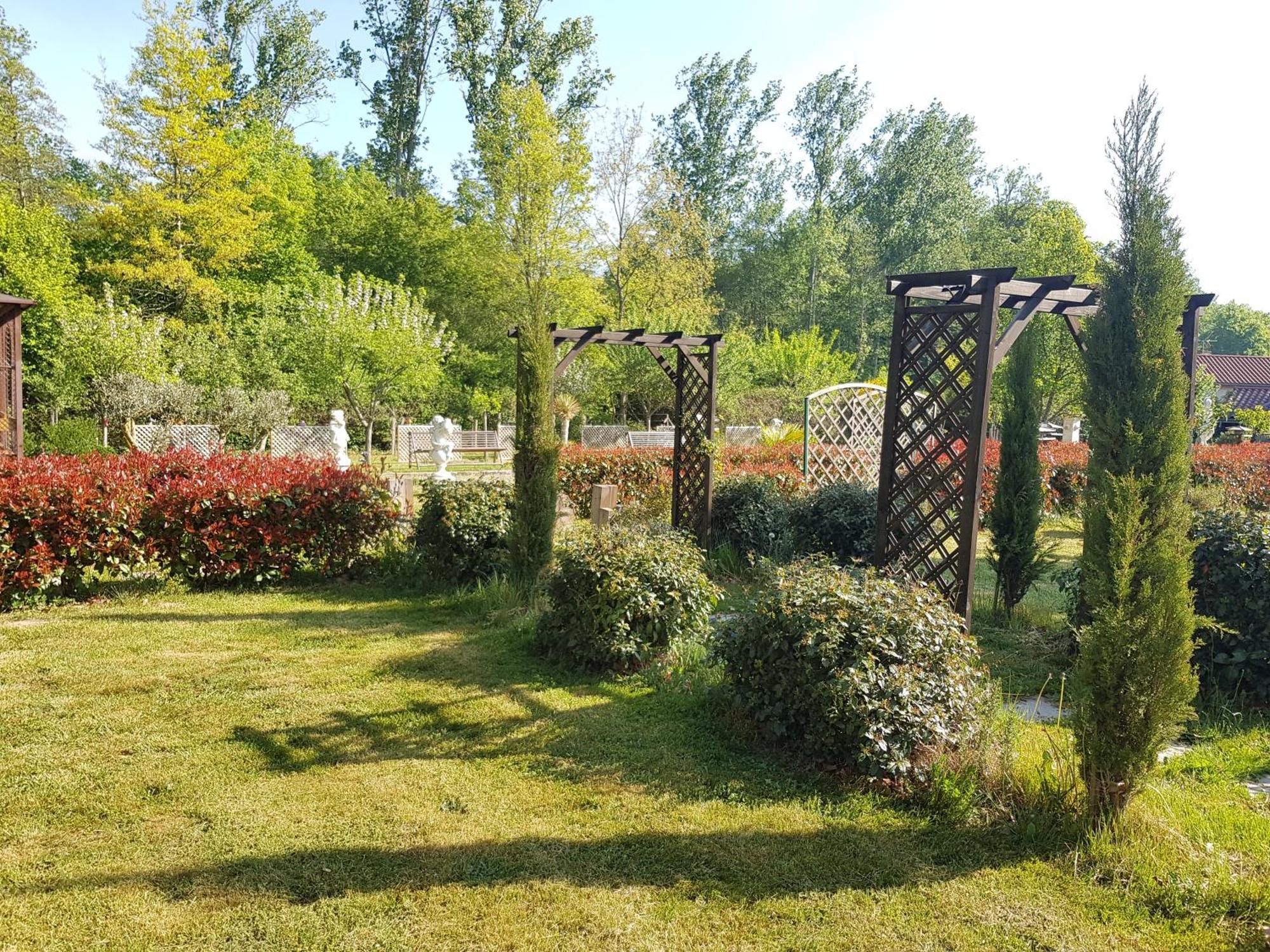 Chateau Des Perichons Poncins Bagian luar foto